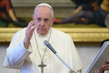 El papa afirmó que para conseguir la paz hay que destruir las armas nucleares