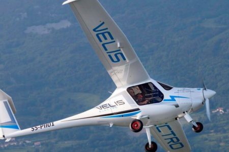 El primer avión eléctrico certificado comienza a volar en Suiza