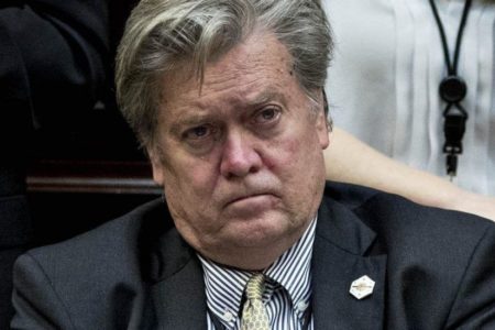 Trump, “triste” por la detención de Bannon, se desmarca del proyecto