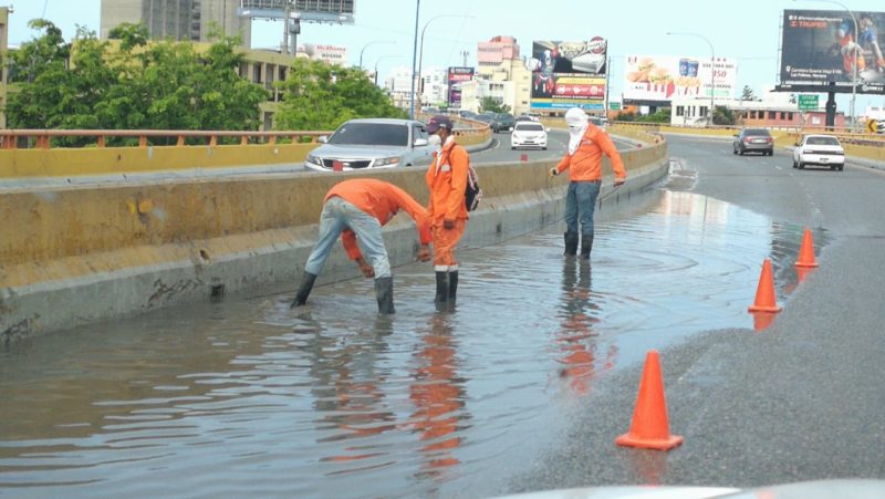 MOPC  interviene puntos afectados por lluvias en el Gran Santo Domingo y otras provincias