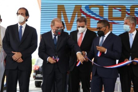 Presidente Medina entrega avenida Ecológica y otras obras viales en GSD y Santiago