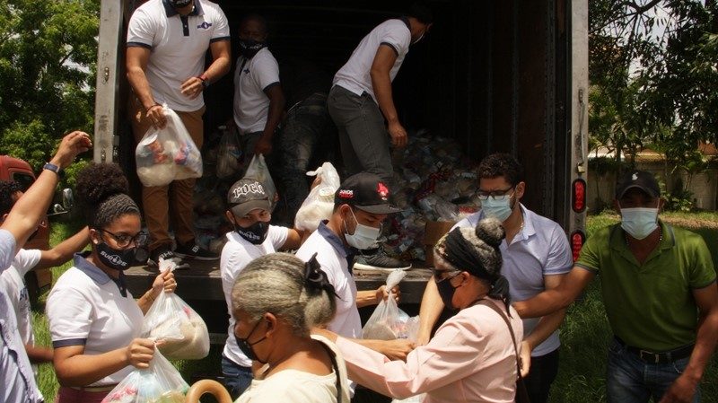 Movimiento Sub 25 y Fundación Raymond Rodríguez acuden en auxilio de afectados por tormenta Isaías en Hato Mayor