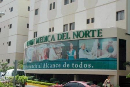 Afirman al menos 70 miembros personal de salud clínica de Santiago tienen coronavirus