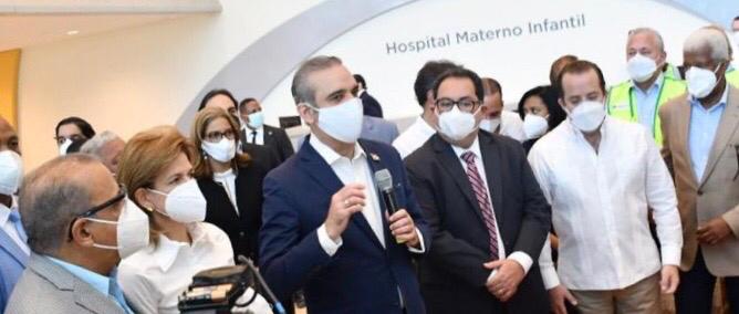 Presidente Abinader inicia agenda en Santiago con recorrido por hospitales