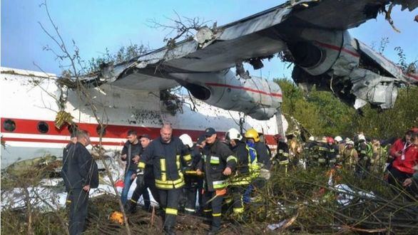 Unas 25 personas pierden la vida al estrellarse un avión militar en Ucrania