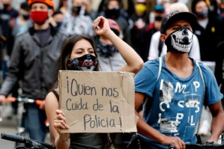 Mujer atropellada por autobús se convierte en la undécima muerta en protestas en Colombia