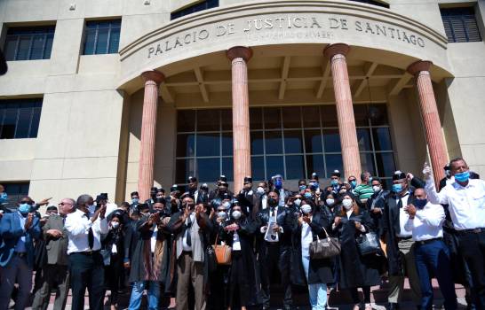 Abogados de Santiago convocan a protestar este jueves 3, frente a la explana del Palacio de justicia