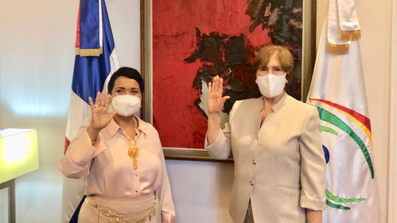 Juramentan a Lourdes Batista como comisionada dominicana Cultura en Estados Unidos