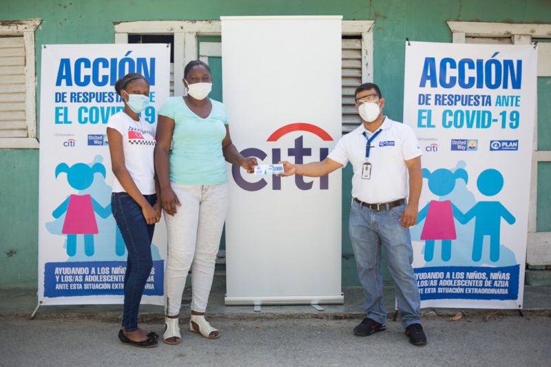 Fundación Citi y Plan Internacional RD benefician con aportes económicos a familias de Azua