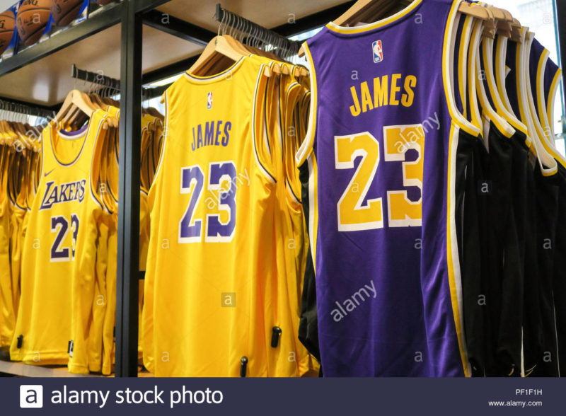 Tras coronarse campeones de la NBA los Lakers establecen récord de artículos vendidos