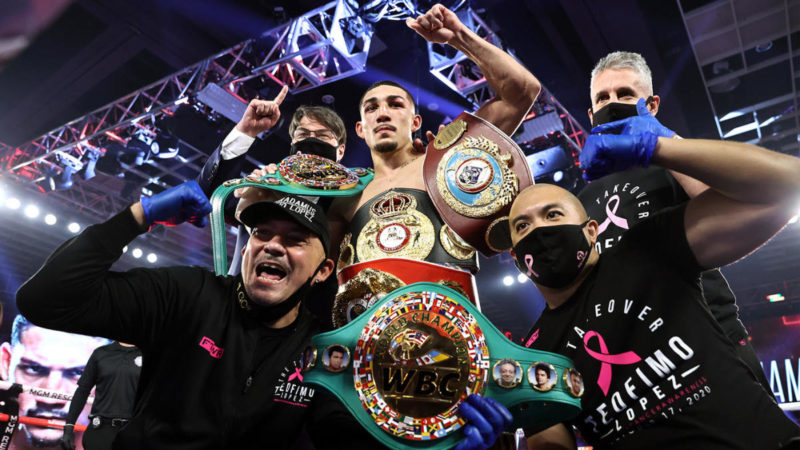 Teófimo López se convierte en el boxeador más joven en unificar los principales títulos mundiales