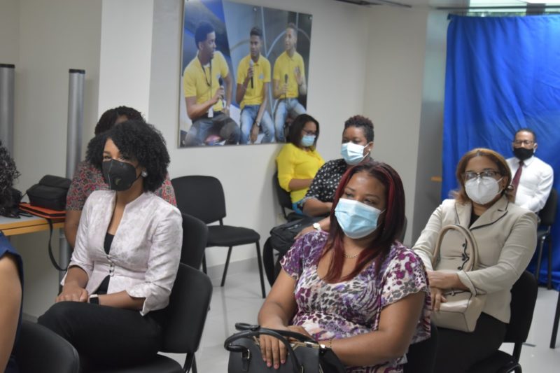 Ministerio de Educación selecciona profesores que grabaran las clases virtuales  Roberto Fulcar