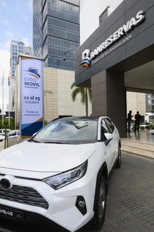 Banreservas anuncia financiará vehículos  híbridos y eléctricos en Expomóvil 2020