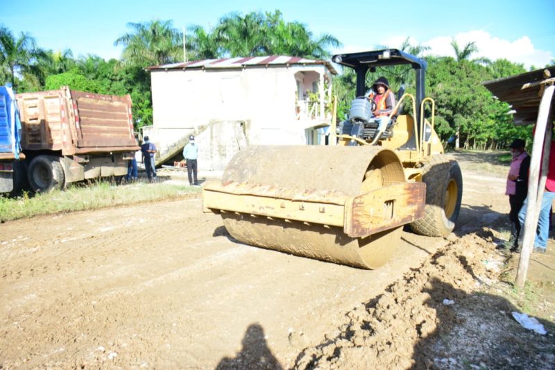 Gobierno dispone reparación de caminos rurales en Bajo Yuna 