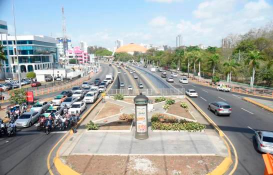 Autoridades solicitan a la ciudadanía colaborar con cambios de vía para viabilizar el tránsito en el Distrito Nacional.