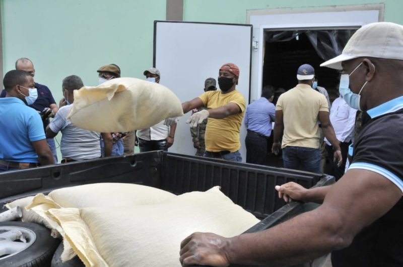 Inician entrega semillas a productores habichuelas de San Juan 