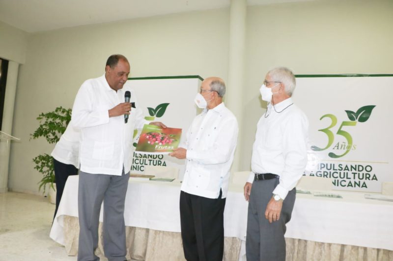 JAD pone en circulación libro “Frutas en República Dominicana”