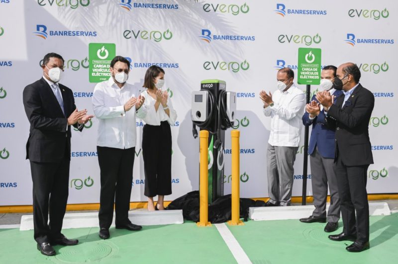 Banreservas instala estaciones de carga Evergo para vehículos eléctricos