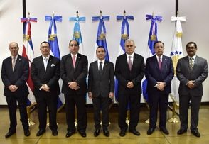 Valdez Albizu participa en reunión del Consejo Monetario Centroamericano con presidentes de bancos centrales de la región y representantes del FMI