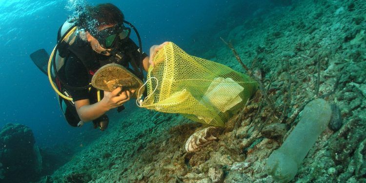 USAID y CEBSE firman acuerdo para abordar la contaminación de plástico en Samaná