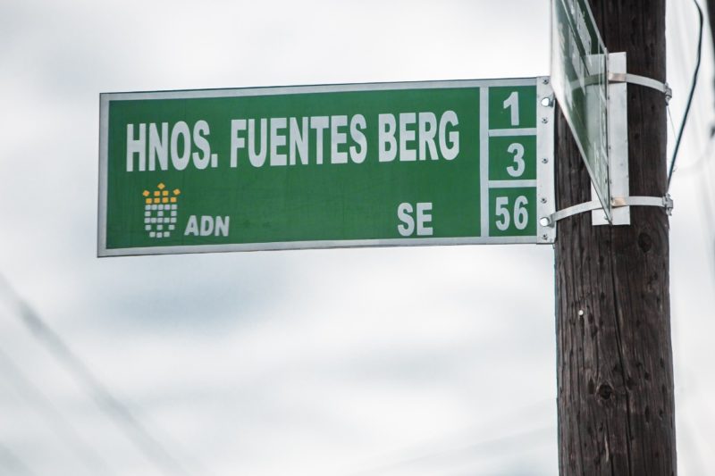 ADN designa una calle con el nombre de los Hermanos Fuentes Berg, que fueron asesinados durante el régimen de Trujillo por revelar fotos de las torturas en Cárcel de La 40