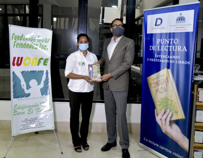Ministerio de Educación dona 200 libros infantiles a dos fundaciones como parte de la iniciativa Punto de Lectura