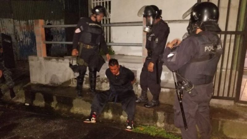 Policía Nacional logra captura de hombre que se atrincheró en vivienda luego de ultimar a su esposa y herir a su hijastro