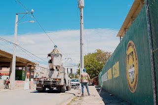 Edesur ilumina calles, complejos deportivos y dispone electrificación de plantaciones agrícolas en Azua