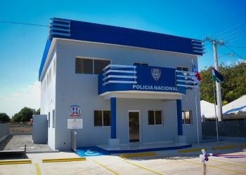 Comisión Presidencial de Desarrollo Provincial inaugura moderno destacamento policial en Villa Fundación en Peravia