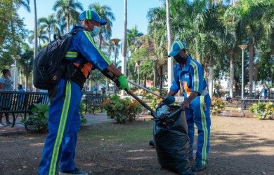 ADN realiza operativo de limpieza y recuperación de espacios en Parque Enriquillo