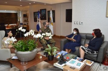 Ministro de Defensa recibe comitiva del Colegio Dominicano de Periodistas