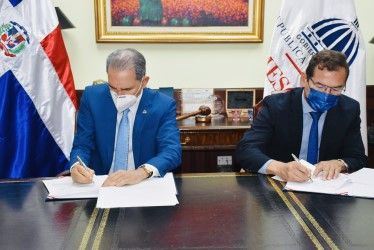 MESCYT y Universidad de Anáhuac Cancún firman convenio para realizar un doctorado en turismo y seis maestrías