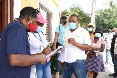 Josefa Castillo dispuso de personal y transporte para apoyo a jornada de vacunación en Boca Chica