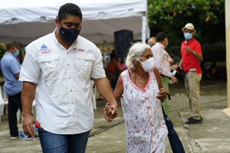 Propeep realiza jornada de inclusión social, y anuncia construirá 20 ecoviviendas en Salcedo