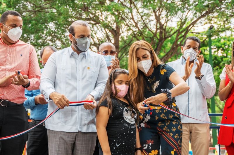 Alcaldía del Distrito y Banreservas remodelan Parque Crisantemos en Los Jardines 