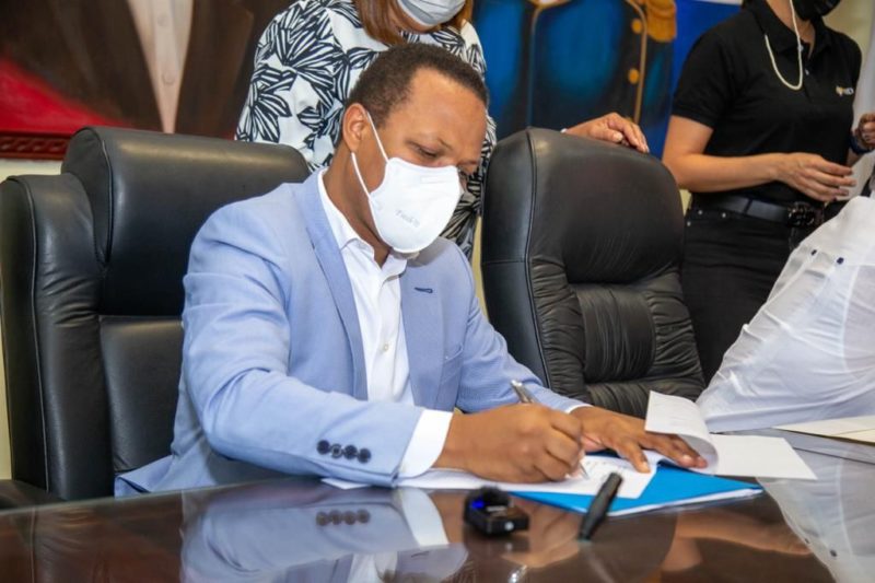 Edesur firma acuerdo con 24 alcaldes de San Cristóbal, Ocoa, Baní y Azua