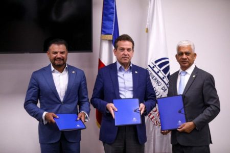 MICM, Fiduciaria Reservas y Fenatrado firman acuerdo para fomentar uso de gas natural en vehículos