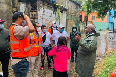 Defensa Civil realiza labores preventivas y de respuesta tras paso del fenómeno