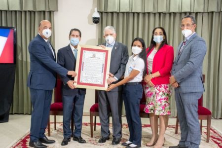 El Senado reconoce Liceo Científico Dr. Miguel Canela Lázaro por su excelencia académica