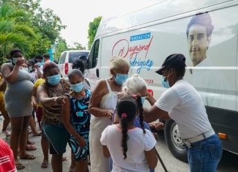Fundación Raymond Rodríguez lleva su mano solidaria a Pedernales y Barahona
