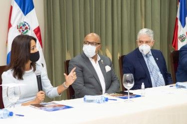 Indotel presenta “Proyectos de conectividad para la transformación digital de la República Dominicana” a diputados y senadores  