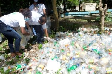 Indotel participa en jornada de limpieza de  playas y riberas de ríos en San Pedro de Macorís 