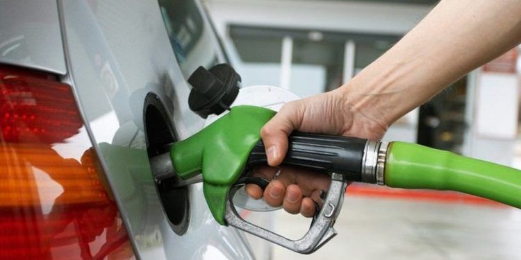 Gobierno dispone baja en precios de gasolinas y variación en otros combustibles