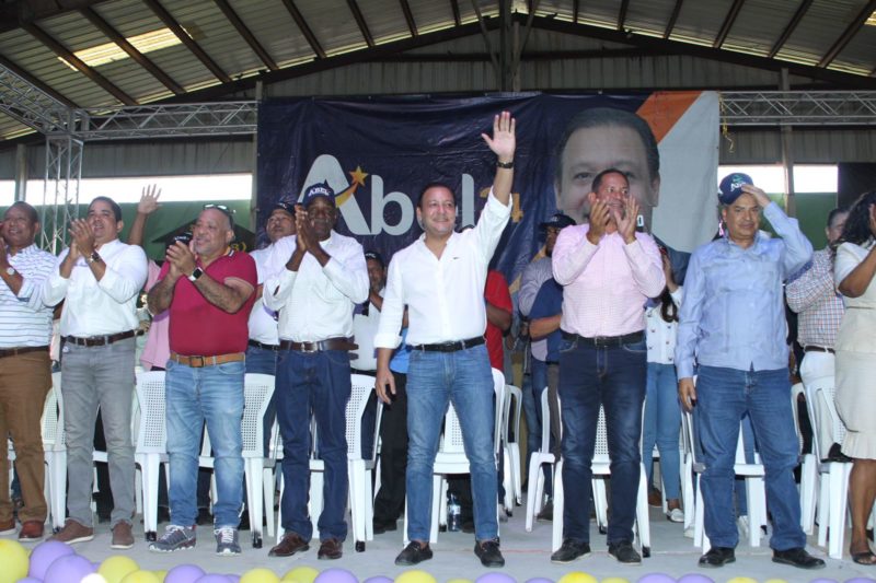 Abel Martínez consolida su proyecto presidencial en provincia Montecristi; juramenta equipo provincial de campaña