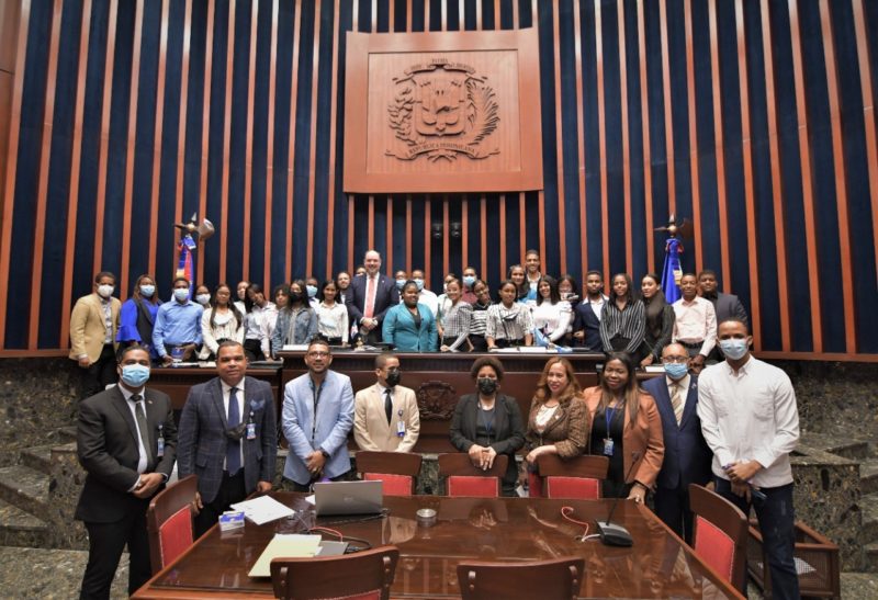 El Senado de la República recibe la visita de estudiantes de Barahona