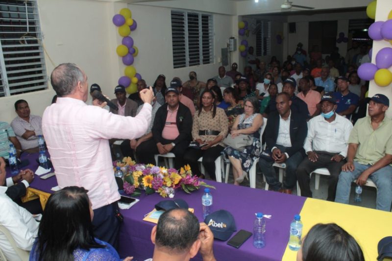 Juramentan equipo de campaña Abel Martínez en Santo Domingo Oeste