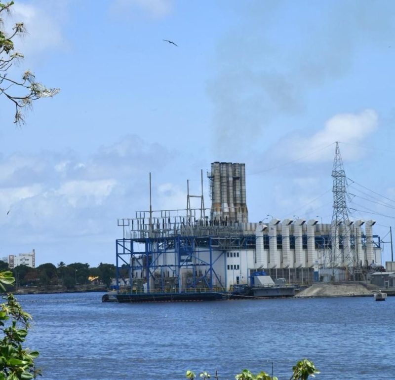 ORGANIZACIONES COMUNITARIAS PRESENTAN INFORME DE LA ALIANZA MUNDIAL DE DERECHO AMBIENTAL SOBRE LOS DAÑOS A LA SALUD Y AL MEDIO AMBIENTE QUE PROVOCAN LAS BARCAZAS UBICADAS EN EL RÍO OZAMA