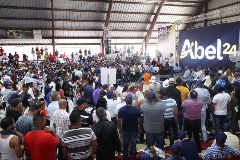 Abel Martínez juramenta a miles de personas en su poderoso equipo de campaña en el Distrito #2 de Santiago