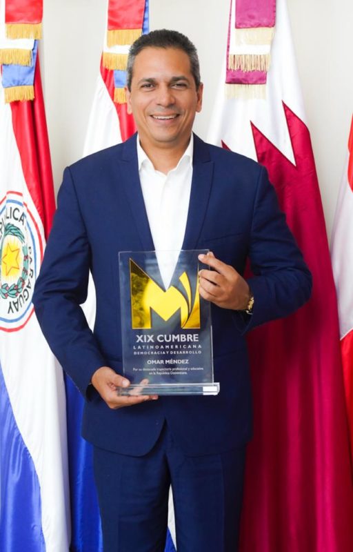 Reconocen al rector Omar Méndez al mérito aporte en educación en la XIX Cumbre Latinoamericana