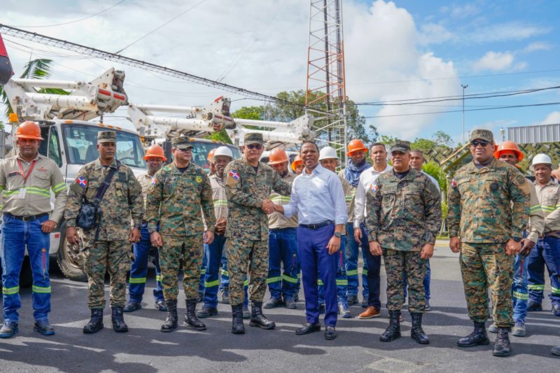 EDESUR y Ejército inician trabajos de acondicionamiento del sistema de luminarias en el Campamento Militar 16 de agosto, ERD